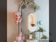 Thư ký khách nghe